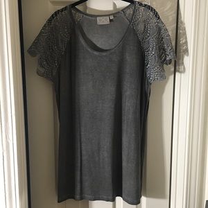 Super Soft Tunic Tee w/ Lace Sleeves Sz XL